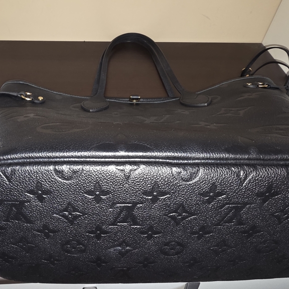 Louis Vuitton Black Neverfull MM Tote - Picture 10 of 14